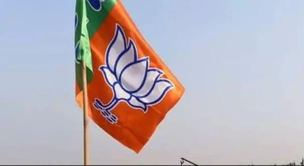 भाजपा में बड़ी कार्रवाई, तीन नेताओं को दिखाया बाहर का रास्ता भाजपा में बड़ी कार्रवाई, तीन नेताओं को दिखाया बाहर का रास्ता