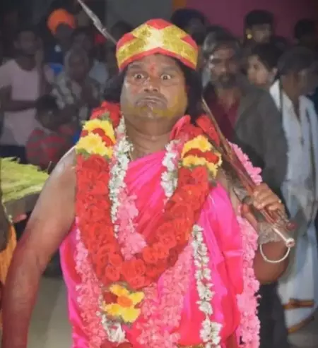 महिला के साथ रेप के आरोप में पुजारी गिरफ्तार, मदद करने वाला पुलिसकर्मी सस्पेंड महिला के साथ रेप के आरोप में पुजारी गिरफ्तार, मदद करने वाला पुलिसकर्मी सस्पेंड