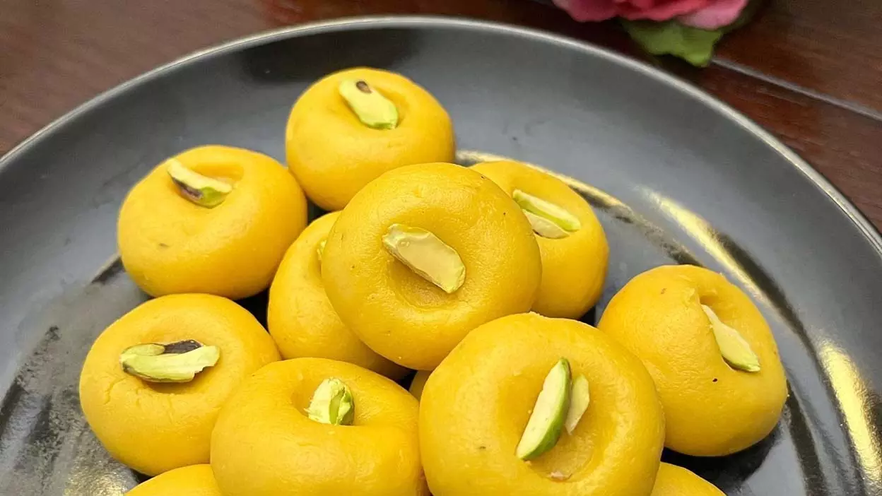 नवरात्र का तीसरा दिन: घर पर बनाएं मलाई पेड़े नवरात्र का तीसरा दिन: घर पर बनाएं मलाई पेड़े