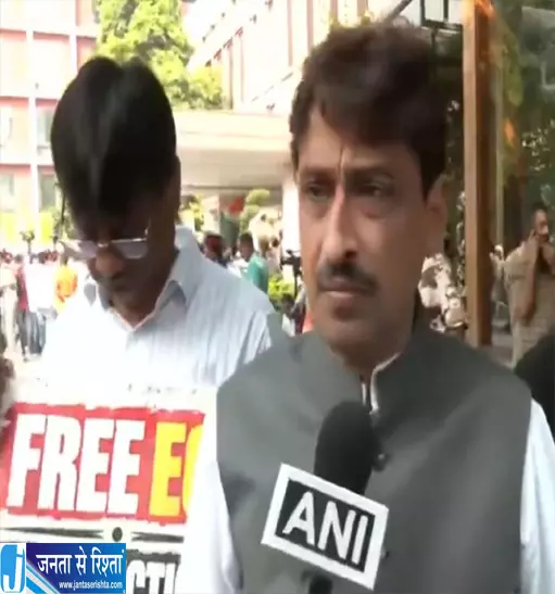 SIR के खिलाफ विपक्ष का विरोध इमरान मसूद ने दिया एकजुटता का संदेश SIR के खिलाफ विपक्ष का विरोध इमरान मसूद ने दिया एकजुटता का संदेश