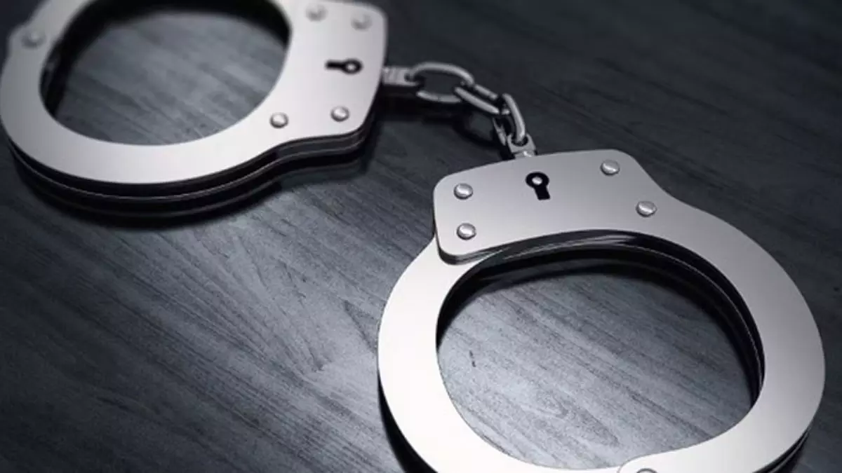 राहगीरों से मारपीट के आरोप में भीड़ ने युवक को पीटा, 35 वर्षीय सनी भालेराव की मौत, दो हिरासत में राहगीरों से मारपीट के आरोप में भीड़ ने युवक को पीटा, 35 वर्षीय सनी भालेराव की मौत, दो हिरासत में