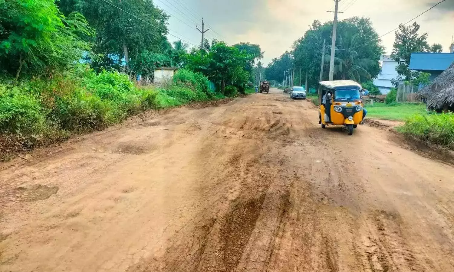 Andhra: यात्रियों ने नरसीपट्टनम-चोडावरम सड़क की तत्काल मरम्मत की मांग की Andhra: यात्रियों ने नरसीपट्टनम-चोडावरम सड़क की तत्काल मरम्मत की मांग की