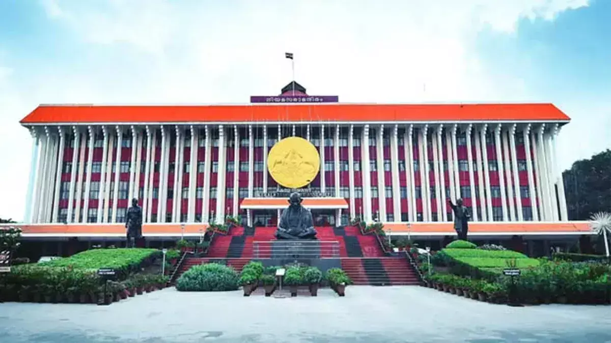 केरल विधानसभा का हमला: आयोग के फैसलों से घटी उसकी विश्वसनीयता केरल विधानसभा का हमला: आयोग के फैसलों से घटी उसकी विश्वसनीयता