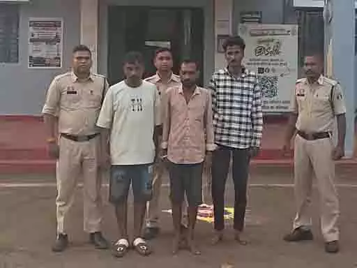 नशे के कारोबार का खुलासा, स्कूटी की डिक्की में छिपाकर रखी थीं 737 कैप्सूल नशे के कारोबार का खुलासा, स्कूटी की डिक्की में छिपाकर रखी थीं 737 कैप्सूल