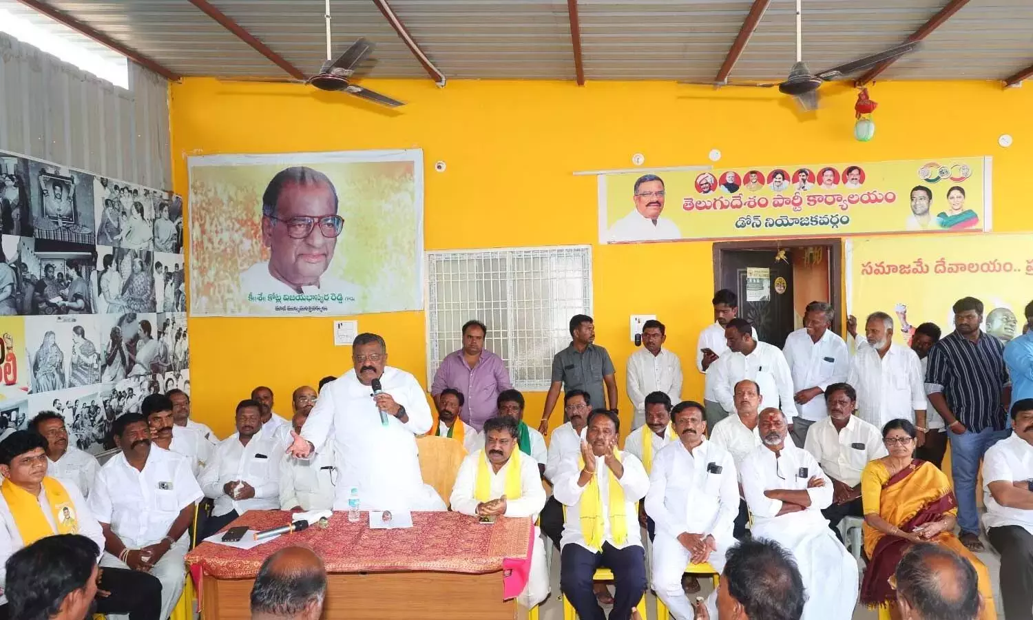 TDP BCs के लिए 34% आरक्षण के लिए प्रतिबद्ध: धोणे MLA TDP BCs के लिए 34% आरक्षण के लिए प्रतिबद्ध: धोणे MLA