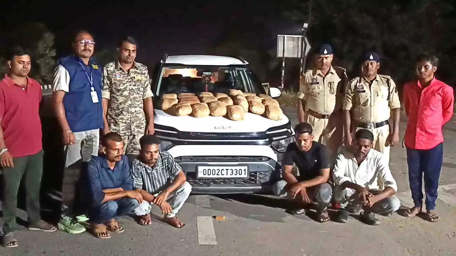 ओडिशा से रायपुर लाया जा रहा 23.5 किलो गांजा जब्त, चार तस्कर गिरफ्तार ओडिशा से रायपुर लाया जा रहा 23.5 किलो गांजा जब्त, चार तस्कर गिरफ्तार