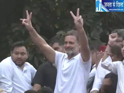 सुप्रीम कोर्ट पहुंचे राहुल, साथ दिखे अखिलेश-तेजस्वी सुप्रीम कोर्ट पहुंचे राहुल, साथ दिखे अखिलेश-तेजस्वी