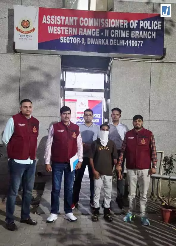 दिल्ली पुलिस की बड़ी कार्रवाई, 4 साल से फरार पैरोल जंपर गिरफ्तार दिल्ली पुलिस की बड़ी कार्रवाई, 4 साल से फरार पैरोल जंपर गिरफ्तार