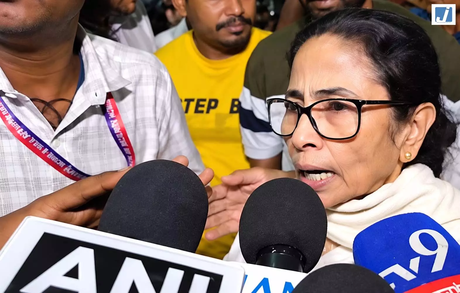 मतदाता सूची पर ममता बनर्जी का सवाल मतदाता सूची पर ममता बनर्जी का सवाल