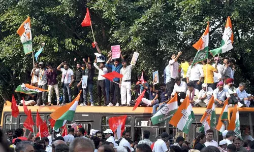 INDIA गठबंधन के समर्थक सड़कों पर, दिल्ली में प्रदर्शन