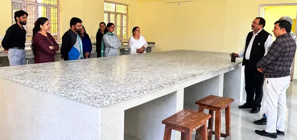 भीमताल परिसर में कुलपति का औचक निरीक्षण, व्यवस्थाओं की समीक्षा