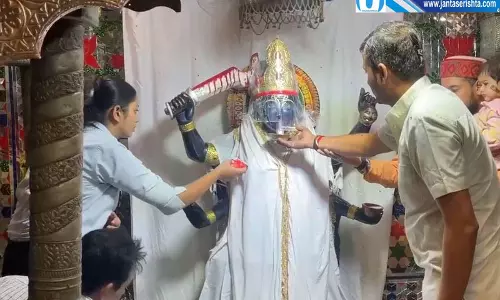 अंबाला में मां काली को 300 किलो दूध से कराया स्नान अंबाला में मां काली को 300 किलो दूध से कराया स्नान