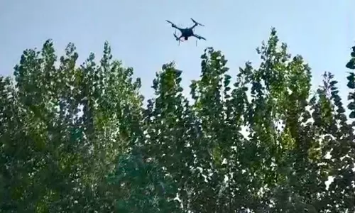 अंबाला में दो ड्रोन तैनात, खेतों की निगरानी शुरू अंबाला में दो ड्रोन तैनात, खेतों की निगरानी शुरू