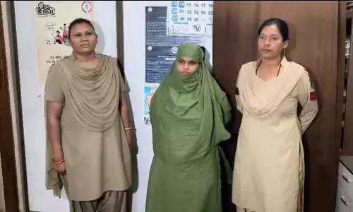 ज्वेलरी दुकान से 1.88 करोड़ की धोखाधड़ी, महिला आरोपी गिरफ्तार ज्वेलरी दुकान से 1.88 करोड़ की धोखाधड़ी, महिला आरोपी गिरफ्तार