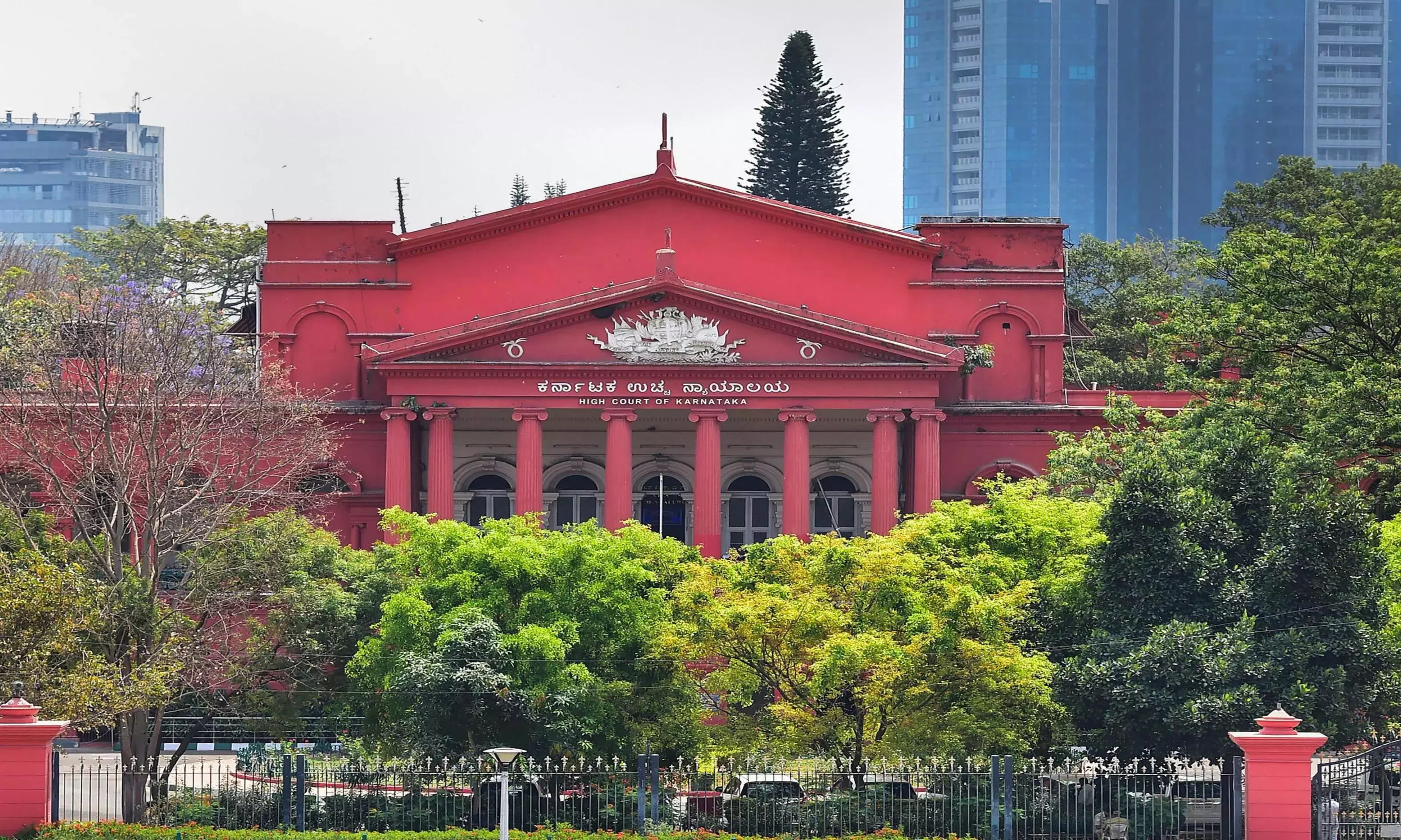 कर्नाटक हाई कोर्ट ने SC/ST कोटा बढ़ाने वाले प्रावधानों को रद्द किया, 50% की सीमा का हवाला दिया कर्नाटक हाई कोर्ट ने SC/ST कोटा बढ़ाने वाले प्रावधानों को रद्द किया, 50% की सीमा का हवाला दिया