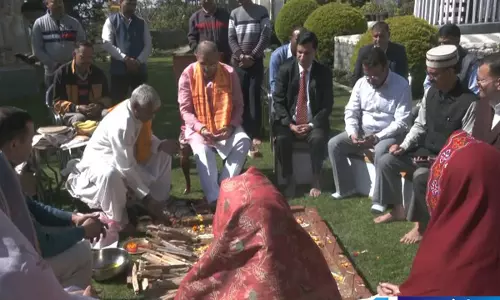 शिमला लोक भवन में नवरात्रि की धूम, राज्यपाल ने किया यज्ञ और भंडारा