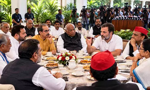राहुल गांधी ने विपक्षी नेताओं को चाय पर बुलाया, बैठक के बाद मीडिया से करेंगे बात राहुल गांधी ने विपक्षी नेताओं को चाय पर बुलाया, बैठक के बाद मीडिया से करेंगे बात