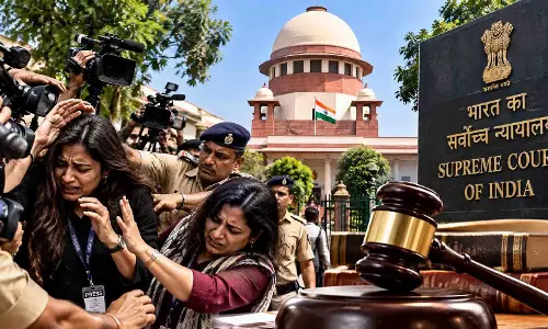 महिला पत्रकारों से कथित मारपीट का मामला सुप्रीम कोर्ट पहुंचा, दिल्ली पुलिस के वरिष्ठ अधिकारी को तलब किया महिला पत्रकारों से कथित मारपीट का मामला सुप्रीम कोर्ट पहुंचा, दिल्ली पुलिस के वरिष्ठ अधिकारी को तलब किया