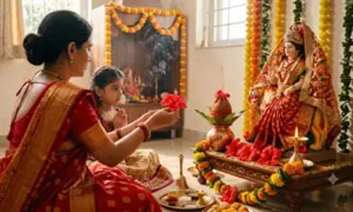 नवरात्रि में लाल गुड़हल का खास महत्व, जानें वजह नवरात्रि में लाल गुड़हल का खास महत्व, जानें वजह