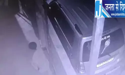 पुजारी के कपड़ों पर बवाल, महिलाओं ने मंदिर में जड़ा ताला पुजारी के कपड़ों पर बवाल, महिलाओं ने मंदिर में जड़ा ताला