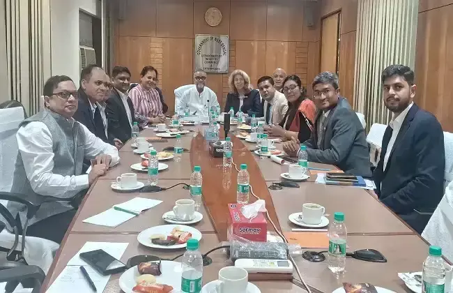 राज्य में निवेश की संभावनाएं तलाश रहीं सात कंपनियां, मंत्री तापस रॉय से हुई बैठक राज्य में निवेश की संभावनाएं तलाश रहीं सात कंपनियां, मंत्री तापस रॉय से हुई बैठक