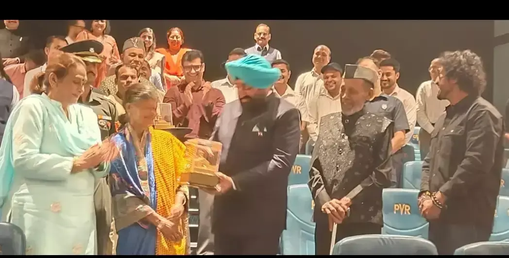 फिल्म ‘पायर’ को लेकर चर्चा तेज, राज्यपाल ने देखी फिल्म फिल्म ‘पायर’ को लेकर चर्चा तेज, राज्यपाल ने देखी फिल्म