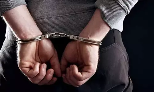 अश्लील कंटेंट रैकेट का भंडाफोड़: मणिपुर में नाबालिग समेत 13 गिरफ्तार अश्लील कंटेंट रैकेट का भंडाफोड़: मणिपुर में नाबालिग समेत 13 गिरफ्तार
