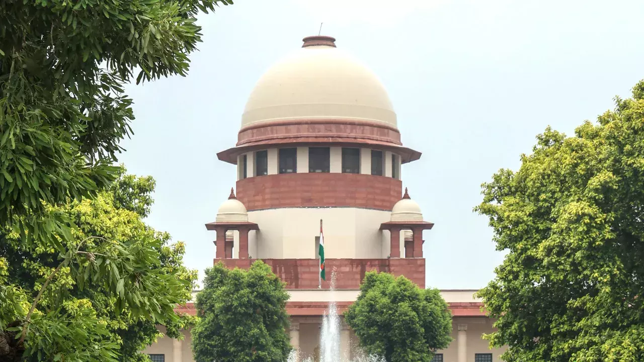 CEC और चुनाव आयुक्तों की छूट को चुनौती, सुप्रीम कोर्ट में सुनवाई शुरू