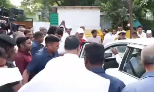 राहुल गांधी के घर चाय पर चर्चा, जुटने लगे नेता, देखें LIVE
