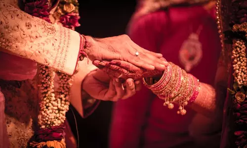 सौतेले पिता की हत्या: न्यूज़ीलैंड से लौटे युवक पर लगा गंभीर आरोप सौतेले पिता की हत्या: न्यूज़ीलैंड से लौटे युवक पर लगा गंभीर आरोप