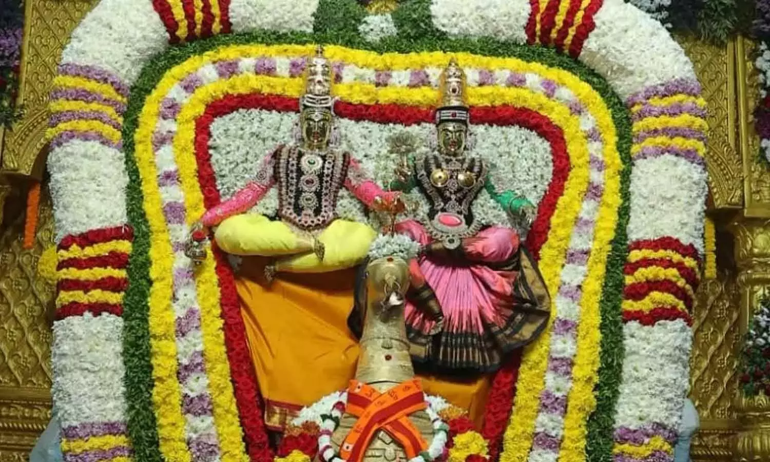 Andhra: देवी भ्रामराम्बा ब्रह्मचारिणी के रूप में प्रकट होती हैं Andhra: देवी भ्रामराम्बा ब्रह्मचारिणी के रूप में प्रकट होती हैं