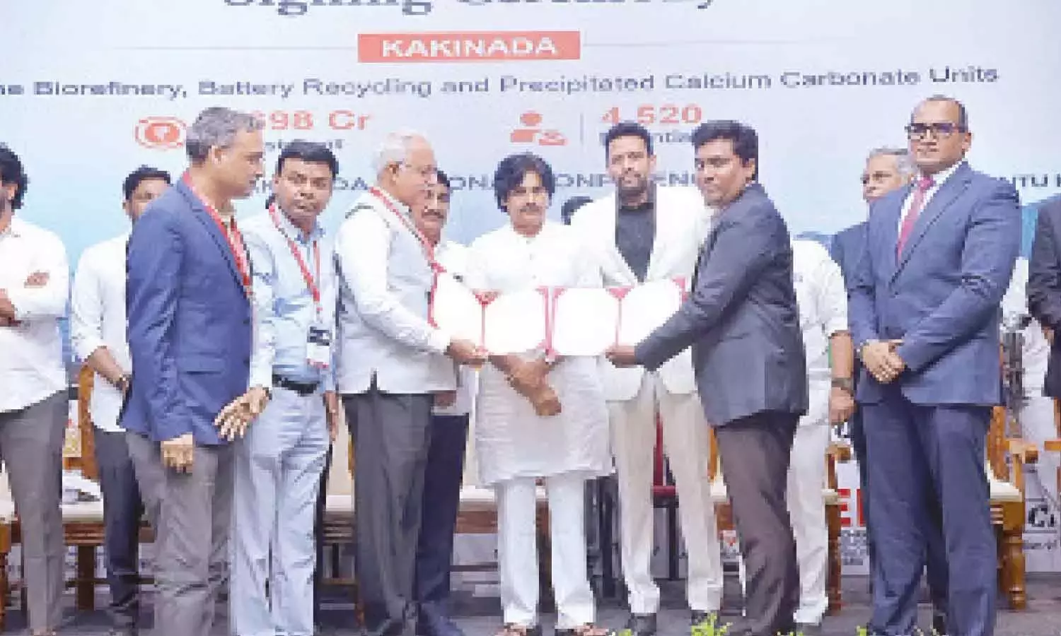 Andhra: पवन लोगों पर केंद्रित निवेश चाहते हैं Andhra: पवन लोगों पर केंद्रित निवेश चाहते हैं