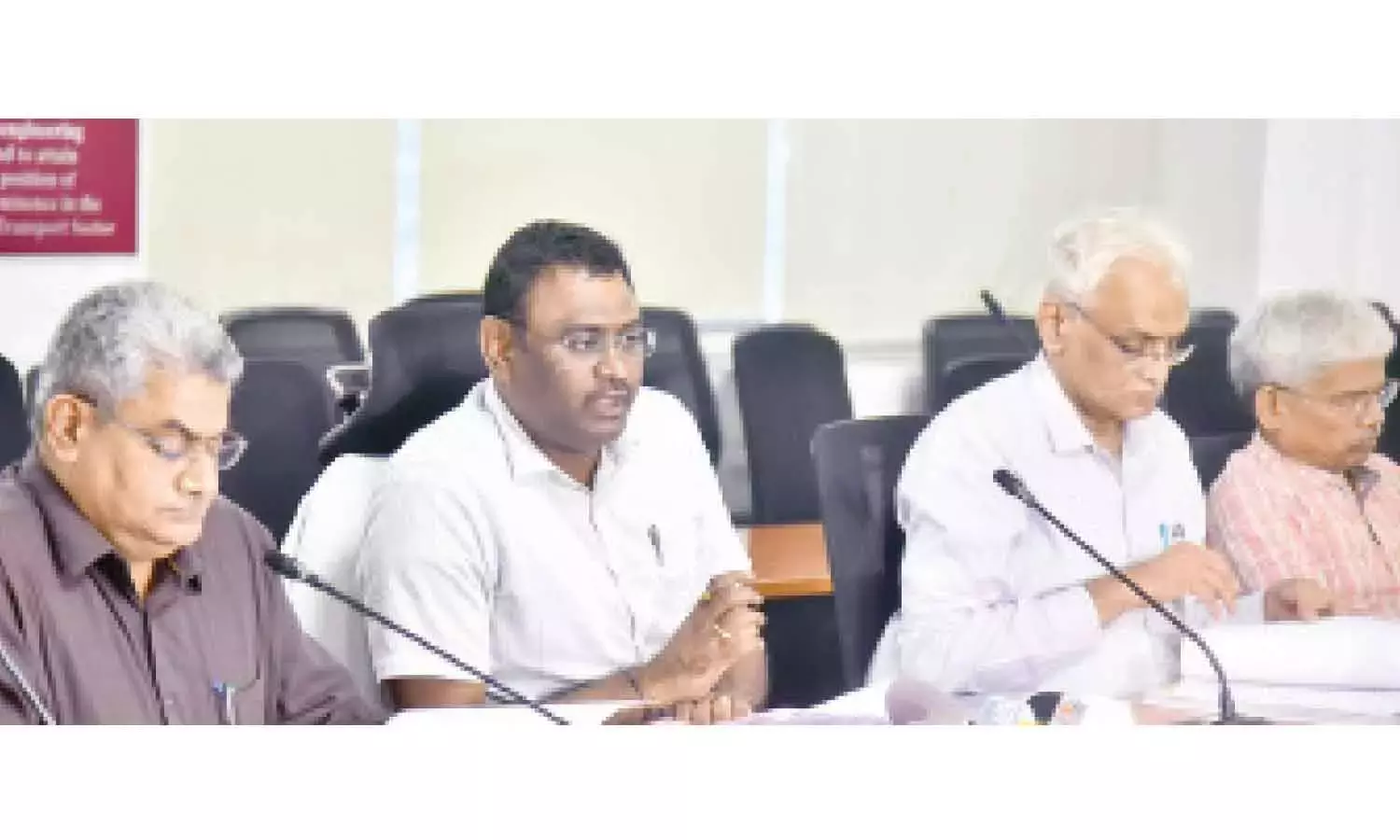 Andhra: APSRTC दशहरा के लिए 5,261 स्पेशल बसें चलाएगा Andhra: APSRTC दशहरा के लिए 5,261 स्पेशल बसें चलाएगा
