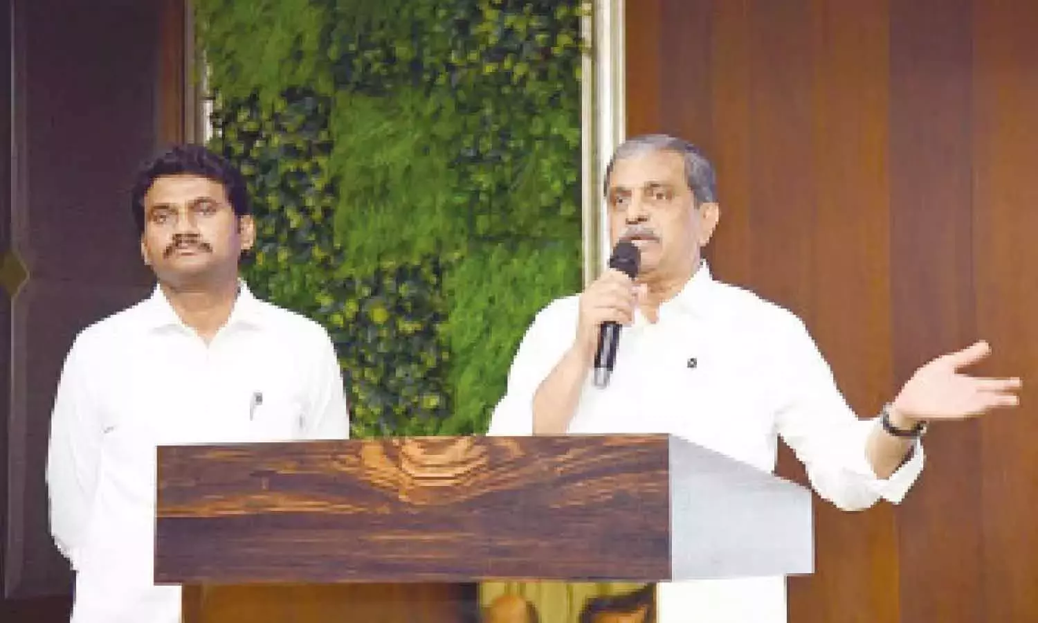 YSRCP की शाखाओं को स्थानीय चुनावों के लिए तैयारी करने को कहा गया