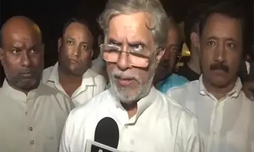 चुनाव आयोग पर जारी विवाद के बीच पवन खेड़ा का बड़ा बयान चुनाव आयोग पर जारी विवाद के बीच पवन खेड़ा का बड़ा बयान