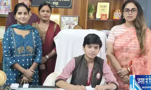 आठवीं की छात्रा अनुष्का बनीं एक दिन की अफसर आठवीं की छात्रा अनुष्का बनीं एक दिन की अफसर