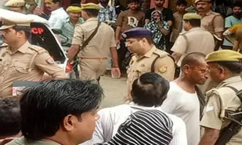 पत्नी के चरित्र पर शक, गला दबाकर हत्या