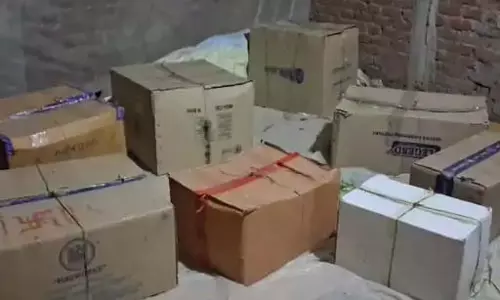 धमतरी में पटाखों का जखीरा जब्त, युवक पर FIR दर्ज धमतरी में पटाखों का जखीरा जब्त, युवक पर FIR दर्ज