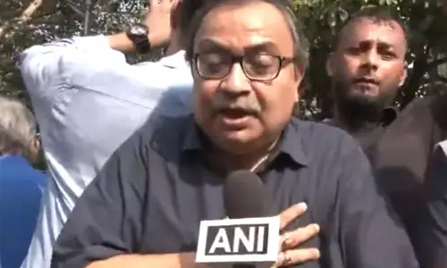 कोलकाता में TMC का प्रदर्शन रोका कुणाल घोष ने पुलिस पर लगाए आरोप कोलकाता में TMC का प्रदर्शन रोका कुणाल घोष ने पुलिस पर लगाए आरोप