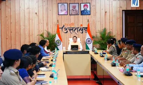 मुख्यमंत्री आवास में देर रात तक जिलाधिकारियों और एसएसपी के साथ ली चार घंटे से अधिक मेराथन