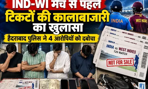 IND-WI मैच से पहले टिकटों की कालाबाजारी का खुलासा, पुलिस ने 4 को दबोचा IND-WI मैच से पहले टिकटों की कालाबाजारी का खुलासा, पुलिस ने 4 को दबोचा