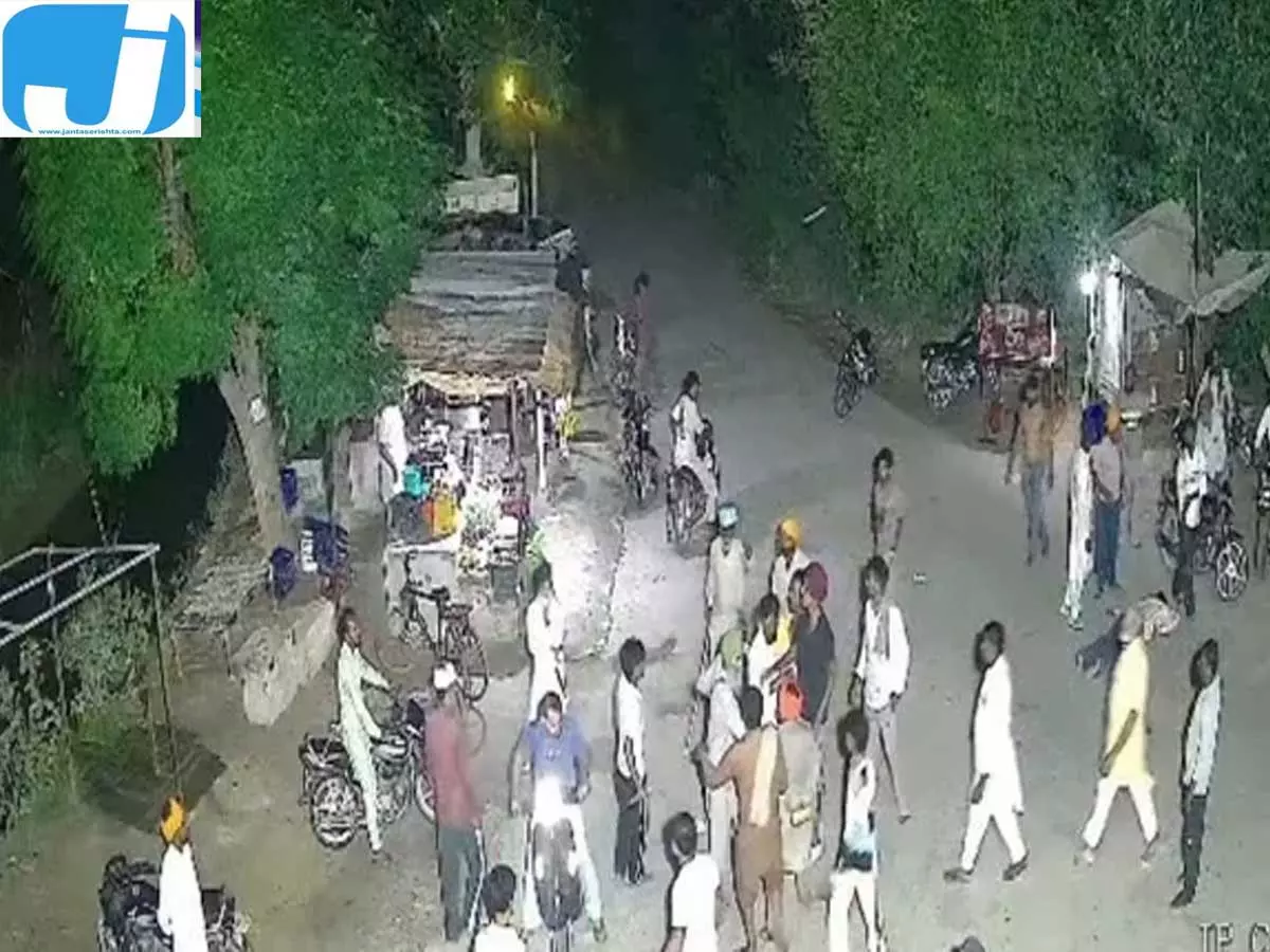 मोमोज के 10 रुपये के लिए युवक की हत्या, पिता के सामने चाकू से हमला मोमोज के 10 रुपये के लिए युवक की हत्या, पिता के सामने चाकू से हमला