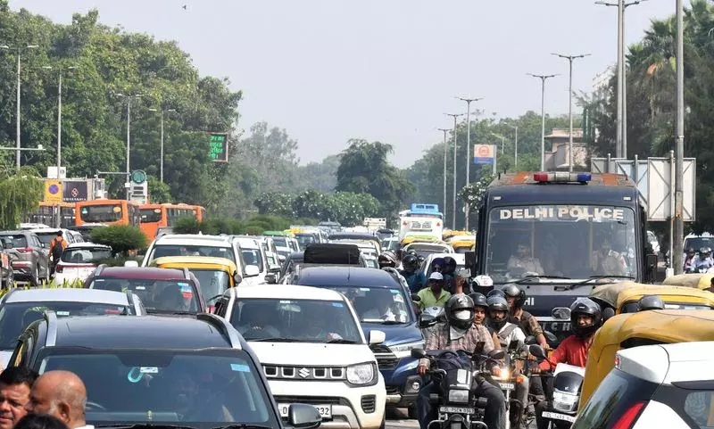 INDIA गठबंधन के मार्च से सेंट्रल दिल्ली में ट्रैफिक ठप INDIA गठबंधन के मार्च से सेंट्रल दिल्ली में ट्रैफिक ठप