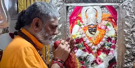 शारदीय नवरात्र के तीसरे दिन मां चंद्रघंटा की पूजा-अर्चना करने के लिए मंदिरों में श्रद्धालुओं का तांता शारदीय नवरात्र के तीसरे दिन मां चंद्रघंटा की पूजा-अर्चना करने के लिए मंदिरों में श्रद्धालुओं का तांता