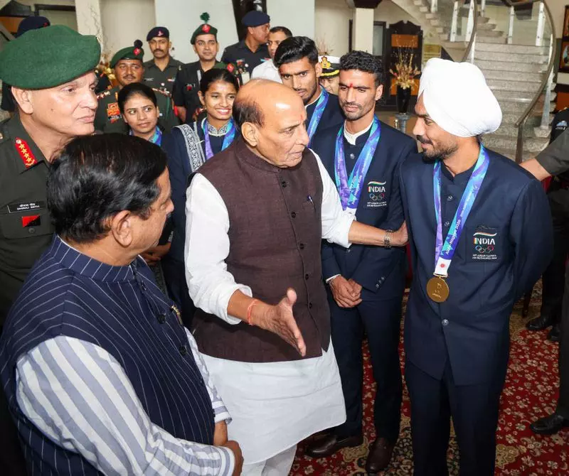 एशियाई खेलों के पदक विजेताओं को राजनाथ सिंह ने किया सम्मानित एशियाई खेलों के पदक विजेताओं को राजनाथ सिंह ने किया सम्मानित