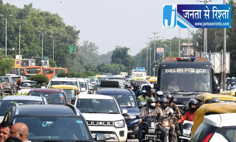 विरोध प्रदर्शन और पुलिस बैरिकेड्स से दिल्ली में ट्रैफिक जाम विरोध प्रदर्शन और पुलिस बैरिकेड्स से दिल्ली में ट्रैफिक जाम