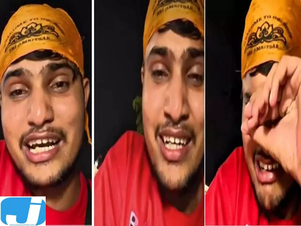 गोल्डन टेंपल में व्लॉगर ने लगाया बदसलूकी का आरोप, वीडियो में रोते हुए बताया अपना अनुभव गोल्डन टेंपल में व्लॉगर ने लगाया बदसलूकी का आरोप, वीडियो में रोते हुए बताया अपना अनुभव