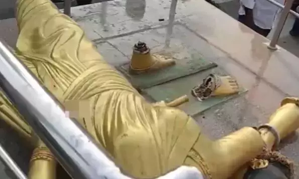 मेडक: चकली इलम्मा की मूर्ति गिराए जाने के बाद तनाव मेडक: चकली इलम्मा की मूर्ति गिराए जाने के बाद तनाव