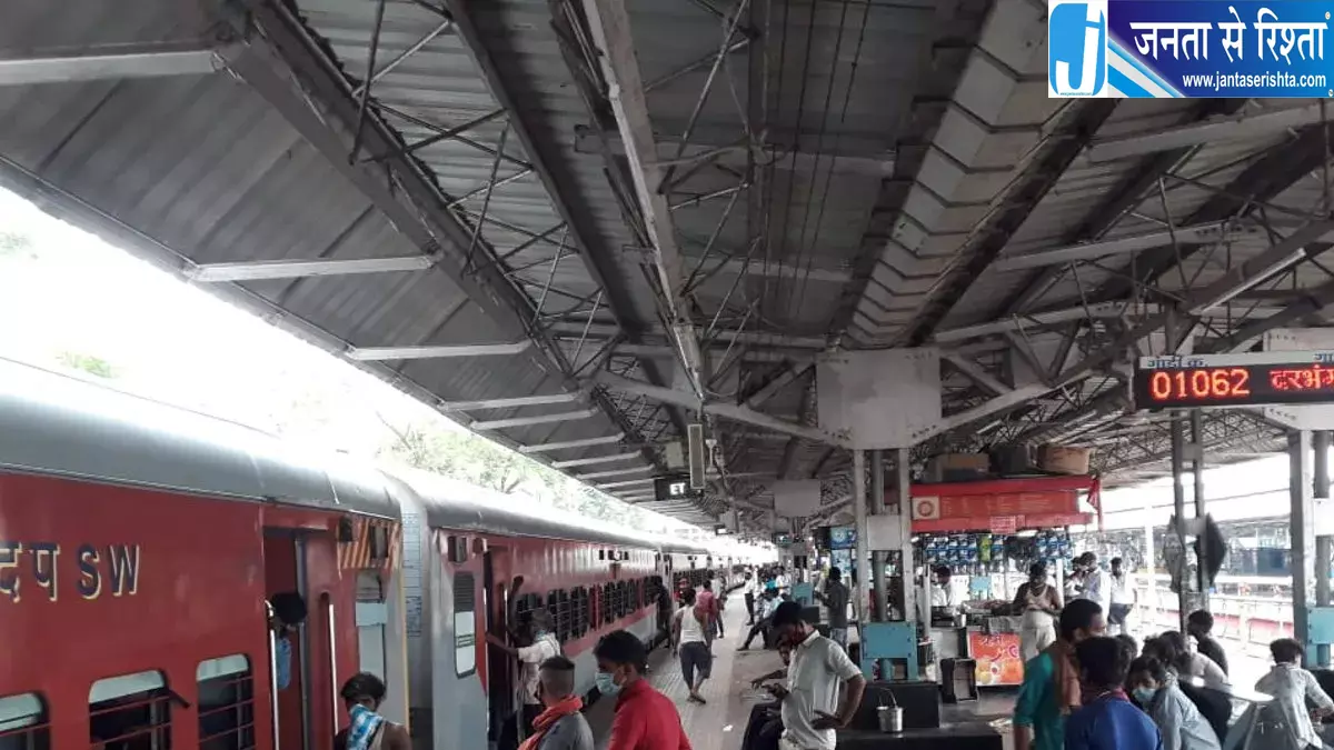 प्रयागराज में दर्दनाक हादसा, ट्रेन से कटे कुली के पैर प्रयागराज में दर्दनाक हादसा, ट्रेन से कटे कुली के पैर