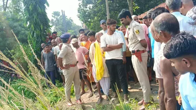 आहर में मिला लापता युवक का शव, परिजनों ने जताई मारपीट की आशंका आहर में मिला लापता युवक का शव, परिजनों ने जताई मारपीट की आशंका